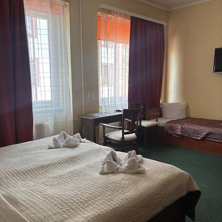 Hotel Bila Ruze Писек Экстерьер фото