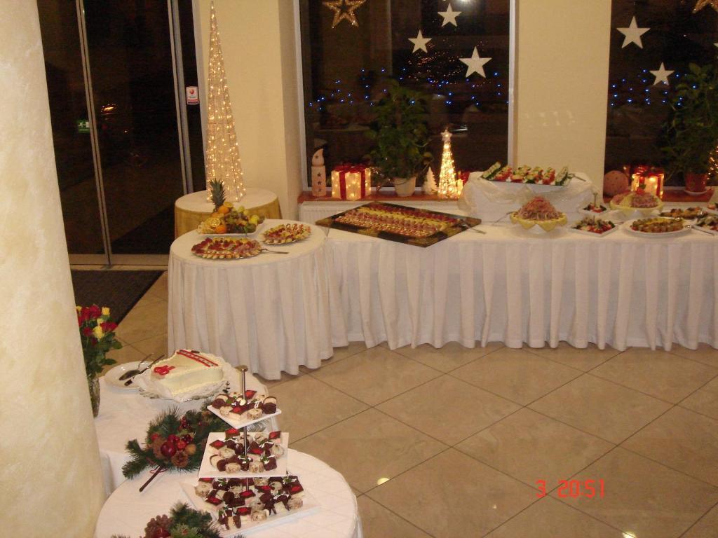 Hotel Bila Ruze Писек Экстерьер фото
