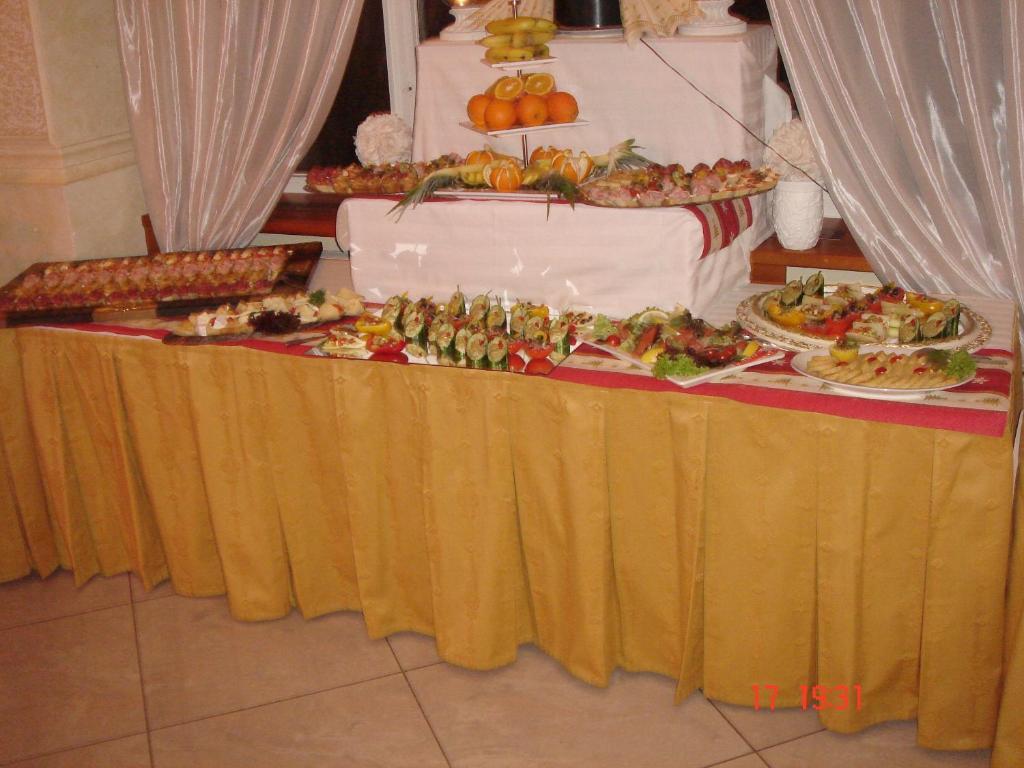 Hotel Bila Ruze Писек Экстерьер фото