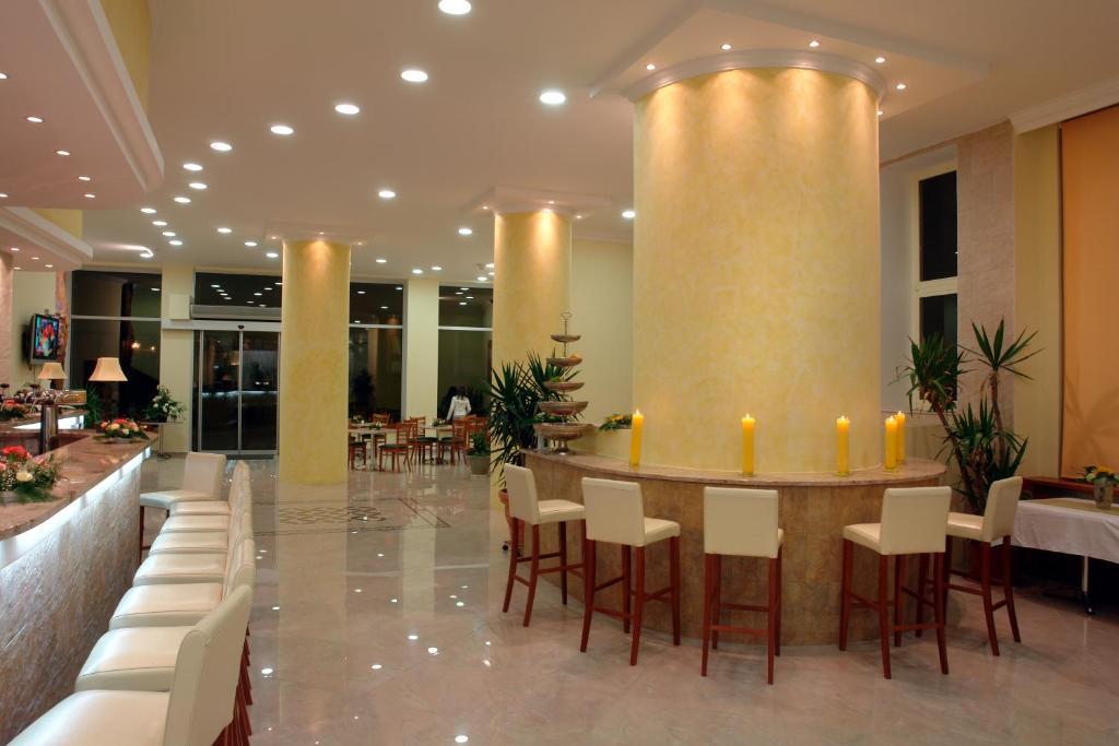Hotel Bila Ruze Писек Экстерьер фото