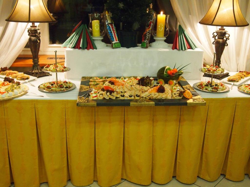 Hotel Bila Ruze Писек Экстерьер фото