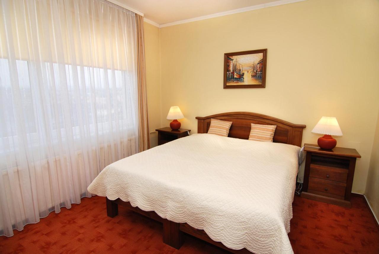 Hotel Bila Ruze Писек Экстерьер фото