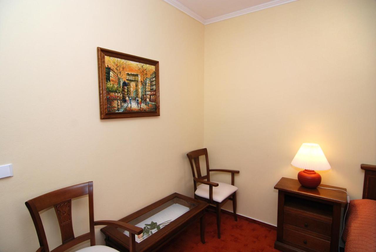 Hotel Bila Ruze Писек Экстерьер фото
