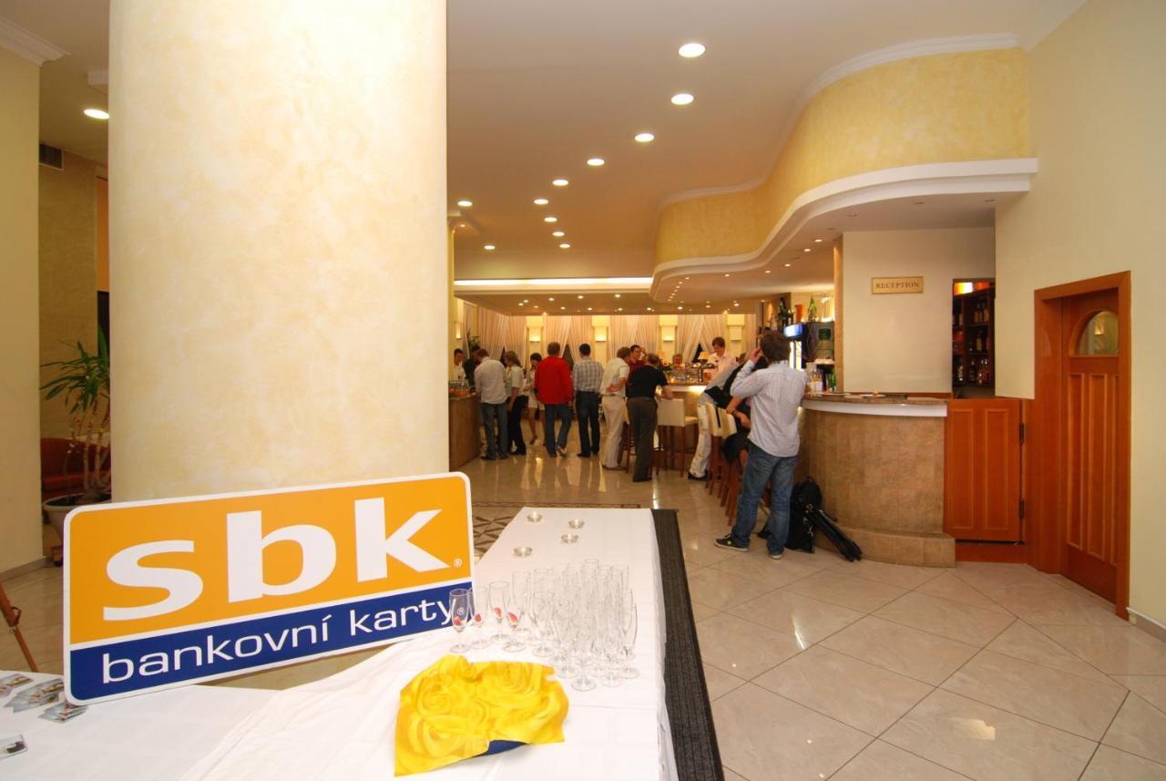 Hotel Bila Ruze Писек Экстерьер фото