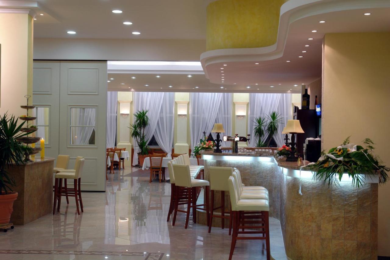 Hotel Bila Ruze Писек Экстерьер фото