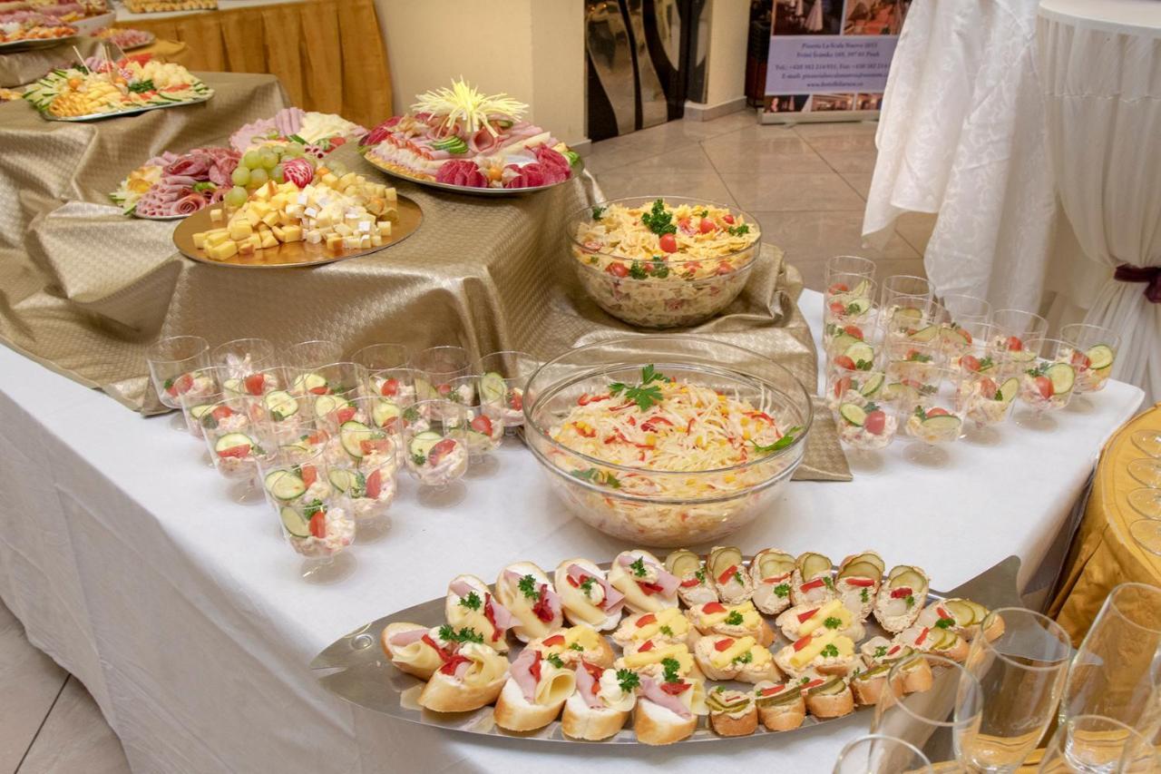 Hotel Bila Ruze Писек Экстерьер фото