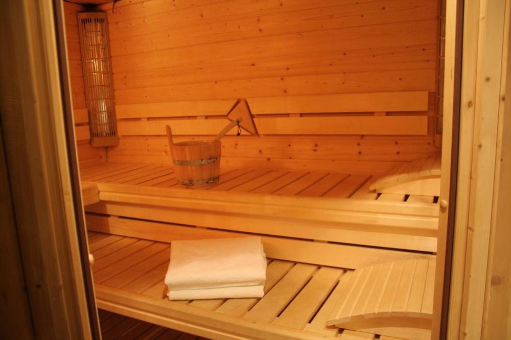 Hotel Bila Ruze Писек Экстерьер фото