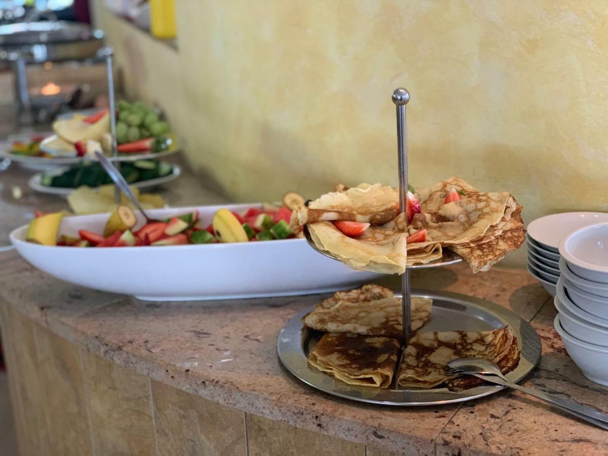 Hotel Bila Ruze Писек Экстерьер фото